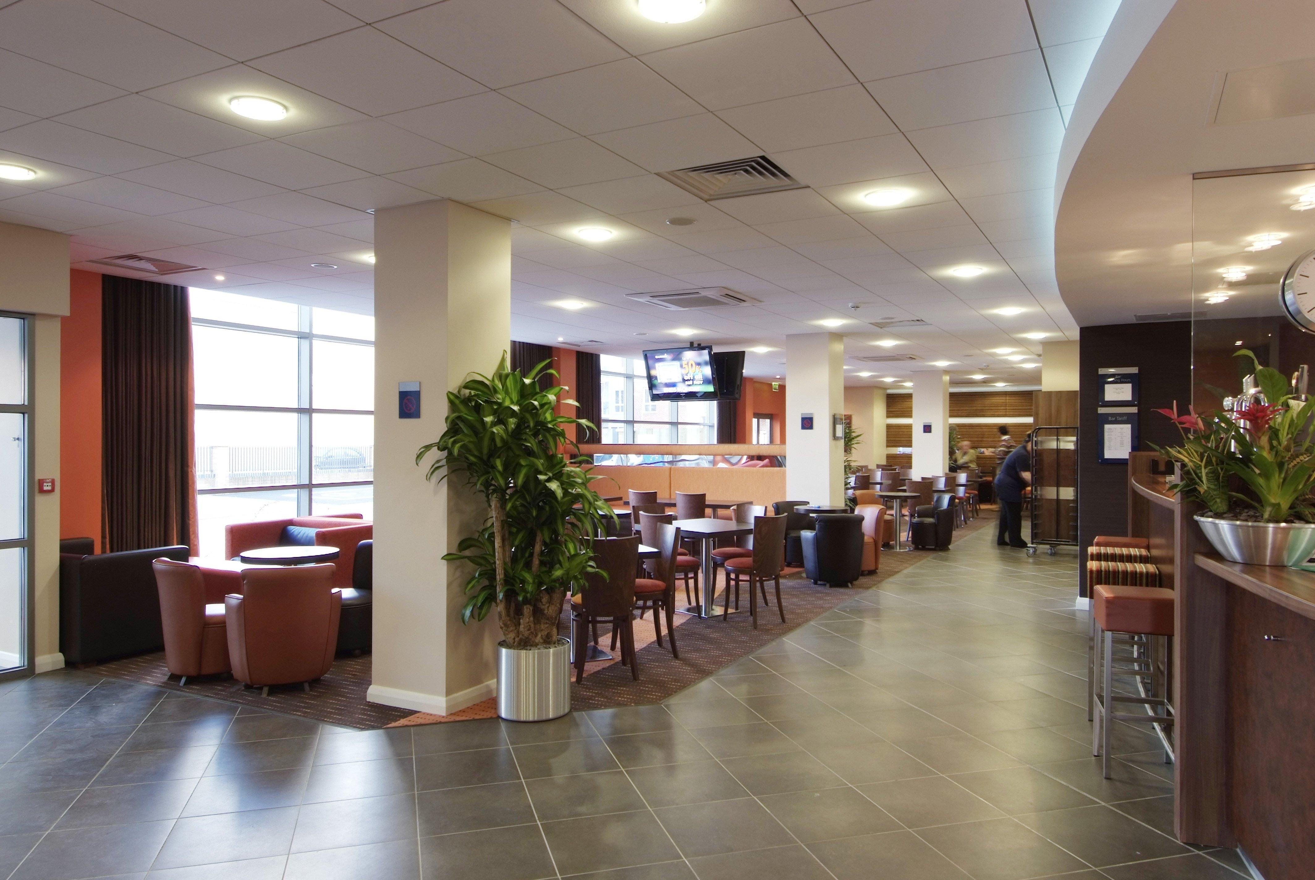 Holiday Inn Express Σλόουθ Εξωτερικό φωτογραφία