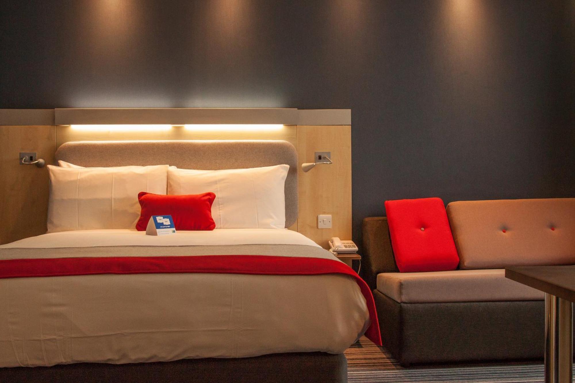 Holiday Inn Express Σλόουθ Εξωτερικό φωτογραφία