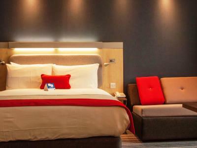 Holiday Inn Express Σλόουθ Εξωτερικό φωτογραφία
