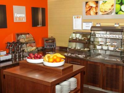Holiday Inn Express Σλόουθ Εξωτερικό φωτογραφία